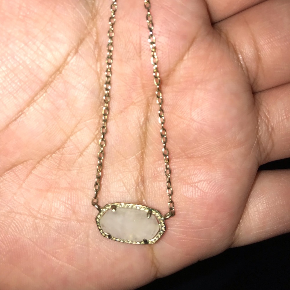 Kendra Scott necklace